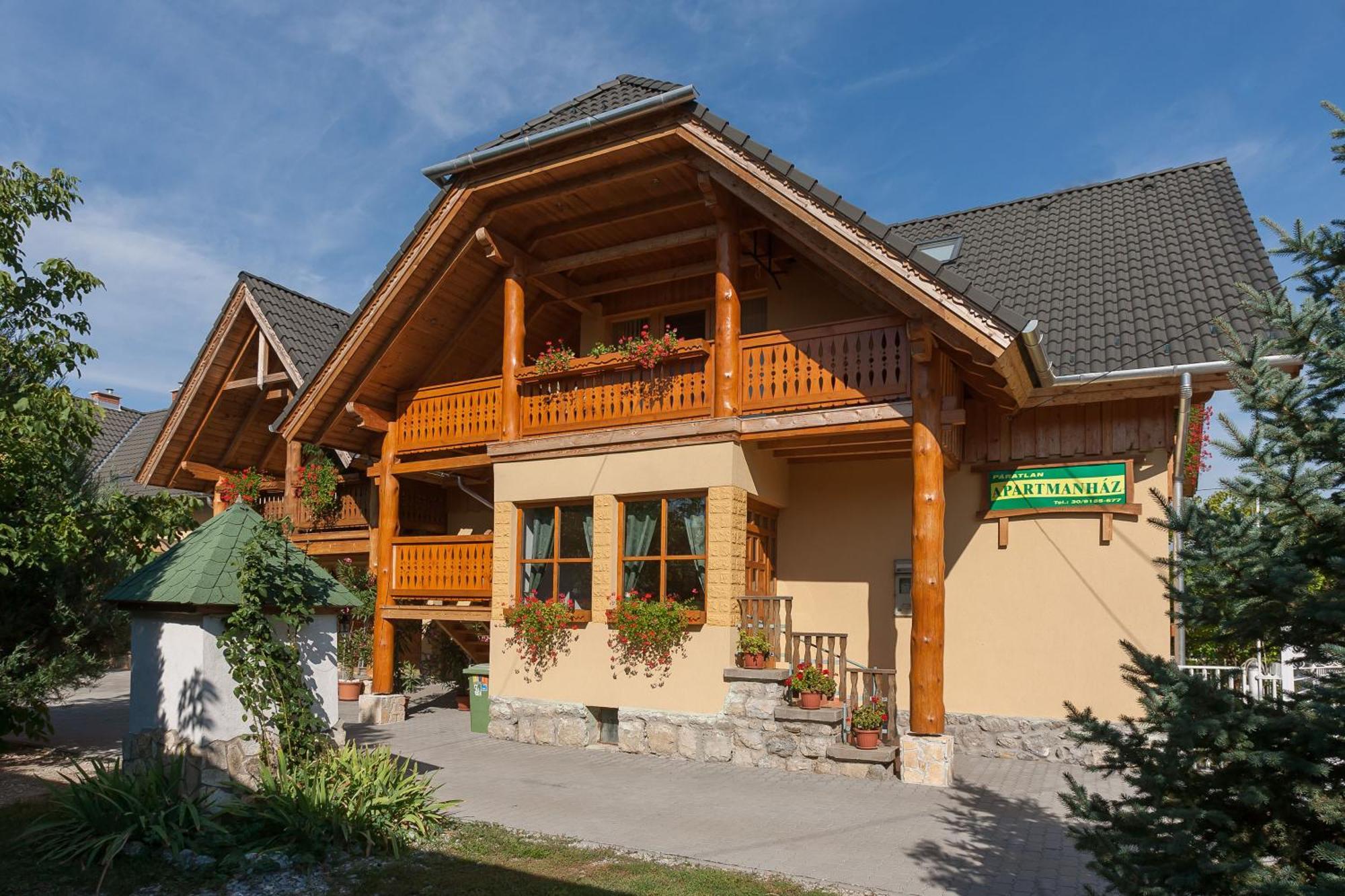 Paratlan Apartmanhaz Сільвашварад Екстер'єр фото